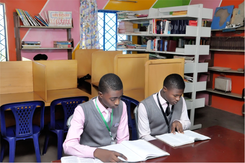 Educare Chosen High School, Jos